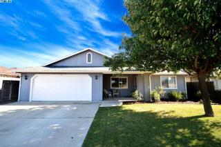 1161 Median Ave, Porterville, CA 93257-1092