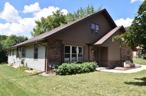 3795 Spruce Rd, Waukesha, WI 53151-5241