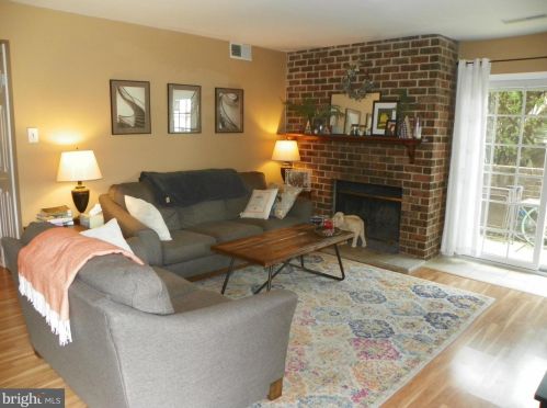 614 Palmer Ln, Yardley, PA 19067-6328
