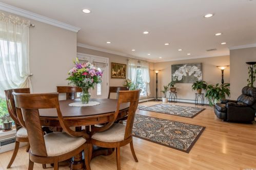 4143 Harriet Rd, Bethpage NY  11714-6212 exterior