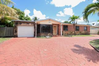 1191 46th St, Hialeah, FL 33012-3314