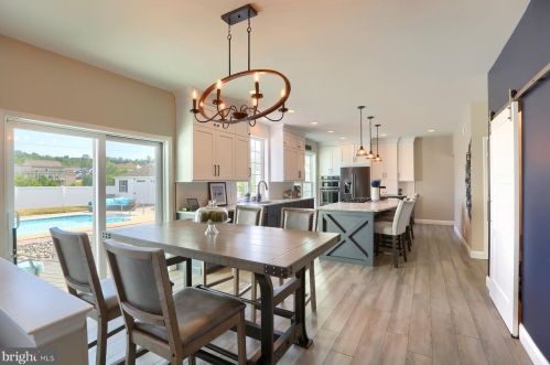 7207 Royal Oak Dr, Harrisburg PA 17112-8837 exterior