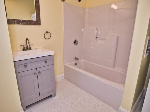 39 Cala Ave, Tiverton RI  02878-3214 exterior