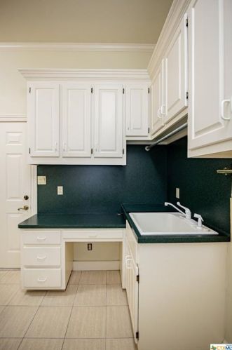 410 Charleston Dr, Victoria TX 77904-3830 exterior