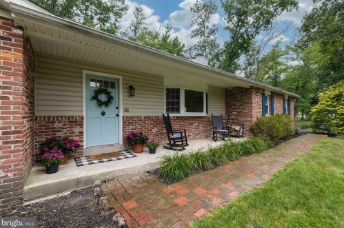 2035 Oak Ln, Harleysville, PA 19438-1114