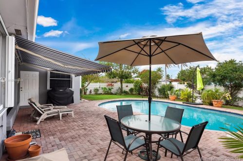 800 46th Ave, Hollywood FL  33021-5909 exterior