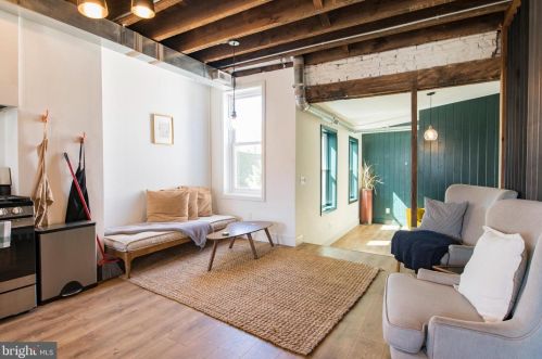 2026 Howard St, Philadelphia PA 19148-3334 exterior