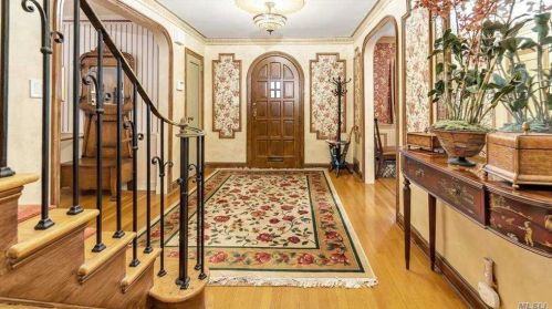 100 Bayview Ave, Great Neck, NY 11021-1032