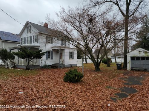 10 Clinton Ave, Tinton Falls, NJ 07724-1305