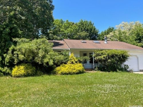 1305 Cedar Dr, Southold, NY 11971-2178