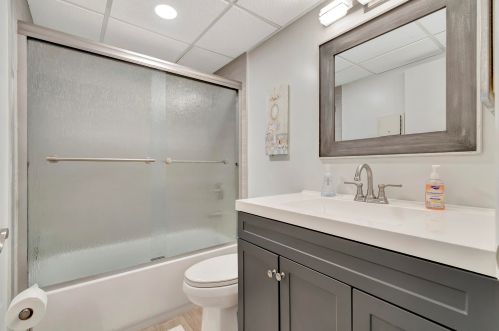 691 Burgundy O, Delray Beach FL  33484-4914 exterior