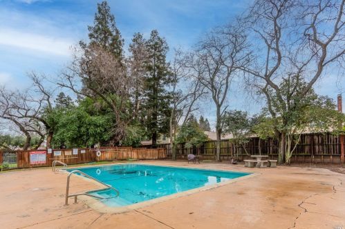 542 Arcadia Dr, Vacaville CA  95687-3354 exterior