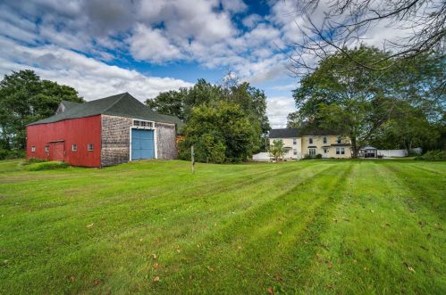 2 Emery Ln, Stratham NH  03885-2309 exterior