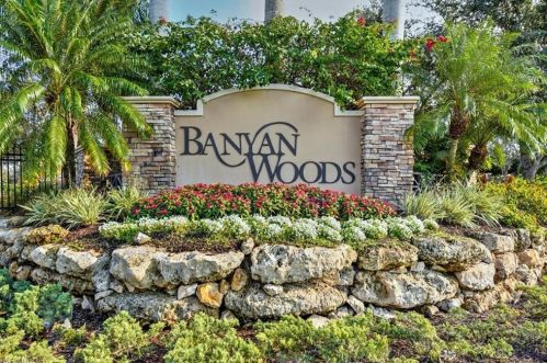 4959 Rustic Oaks Cir, Naples, FL 34105-4522