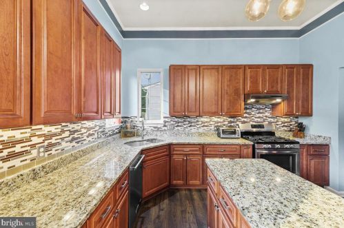 10056 Naughton Ct, Bristow VA  20136-3068 exterior