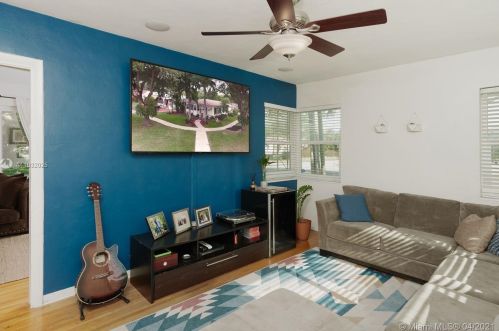 400 102nd St, Miami, FL 33138-2453