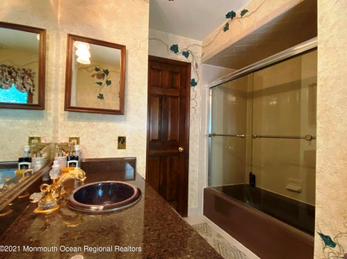 86 Green Meadow Blvd, Middletown NJ  07748-3148 exterior