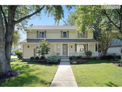 1405 Sheridan Bridge Ln, Olathe, KS 66062-2268