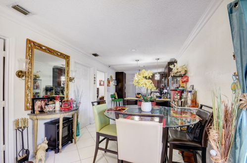 522 Avenida Hermosa, West Palm Beach FL  33405-1515 exterior
