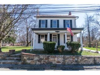 5752 Walnut St, Macungie, PA 18062-1319
