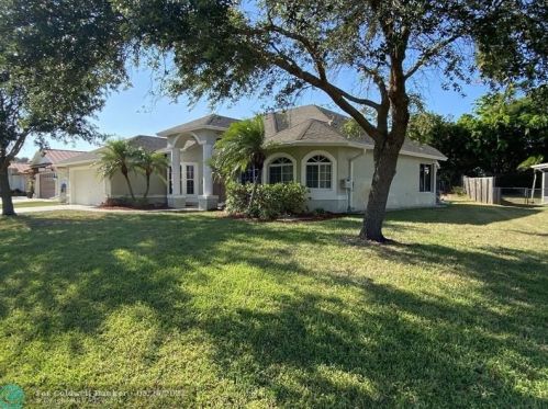 1161 Cambridge Dr, Fort Pierce, FL 34952-5302