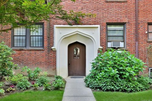 11 Greenridge Ave, White Plains NY  10605-1245 exterior