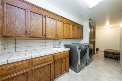 508 Heatherwood Dr, Madera CA  93637-2744 exterior