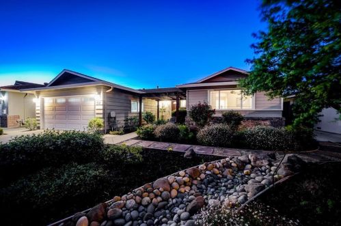 5121 Forest Glen Dr, San Jose, CA 95129-2112