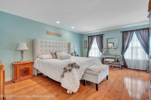 142 Serpentine Dr, Morganville NJ  07751-1400 exterior