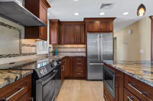 1 Meeting House Rd, Lincoln RI  02865-3806 exterior