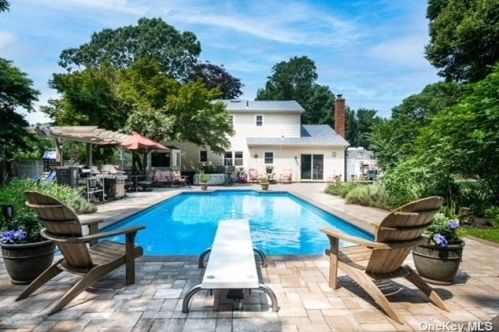 3 Royal Way, Shoreham, NY 11786-1946