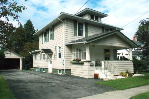 11 Harding St, Malone, NY 12953-2208