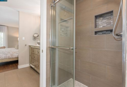 5213 Springdale Ave, Pleasanton CA 94588-3644 exterior