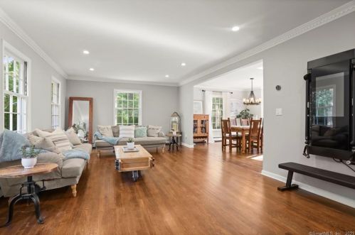 28 Carriage Dr, Stamford CT  06902-1534 exterior