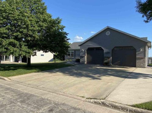 323 Parry St, Dodgeville, WI 53533-1845
