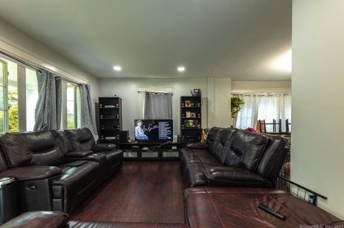 579 Cooke St, Waterbury CT  06710-1424 exterior