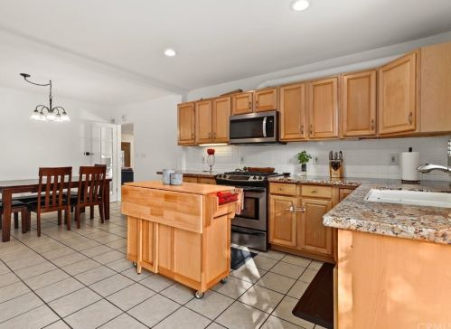 7356 Leescott Ave, Van Nuys CA  91406-2629 exterior