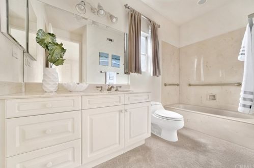 214 Goldenwest St, Huntington Beach CA 92648-2638 exterior