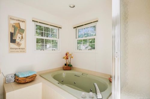 8 Westfield Ln, White Plains NY  10605-5459 exterior