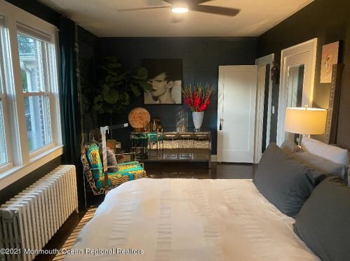 208 Park Dr, Woodbridge NJ  07095-2002 exterior