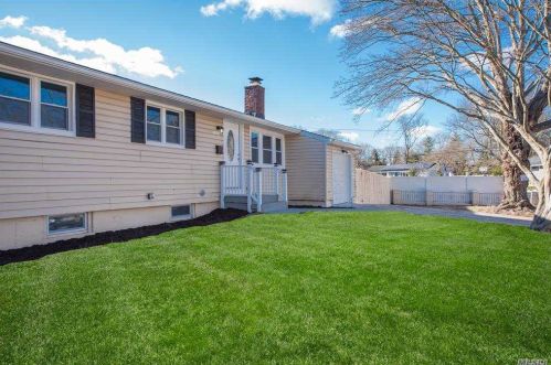 33 Birchgrove Dr, Central Islip, NY 11722-1117