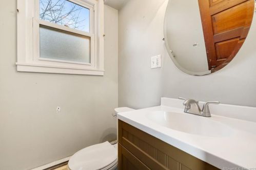 15 Kinney Ave, Norwich CT  06360-6209 exterior