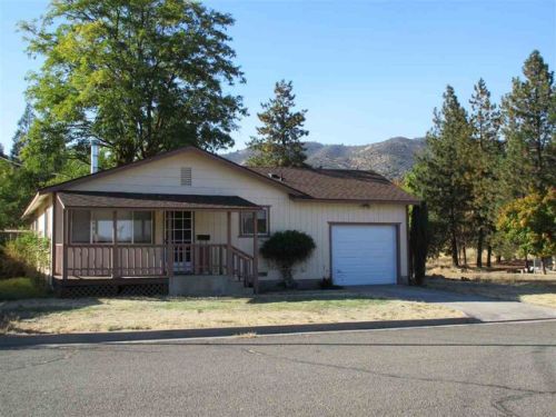 615 Sherman St, Yreka, CA 96097-2353