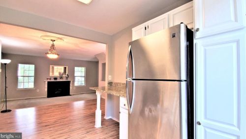 2324 Hunters Square Ct, Herndon VA  20191-2814 exterior