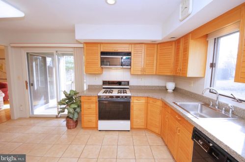 45 Laurel Wood Dr, Trenton NJ 08648 exterior