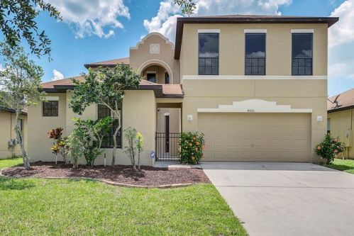 4800 Heartland St, Orlando, FL 32829-8103