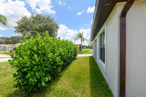 2 Tosca, Fort Pierce FL 34951-2819 exterior