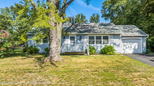 395 Simon Pl, Bricktown, NJ 08724-1541