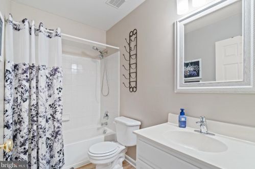 10048 Moxleys Ford Ln, Bristow VA  20136-3001 exterior