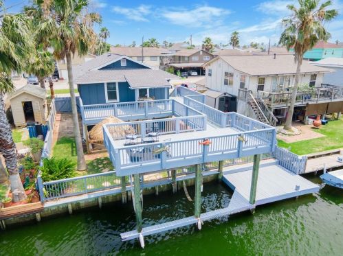 174 Barracuda St, Hitchcock, TX 77563-2506
